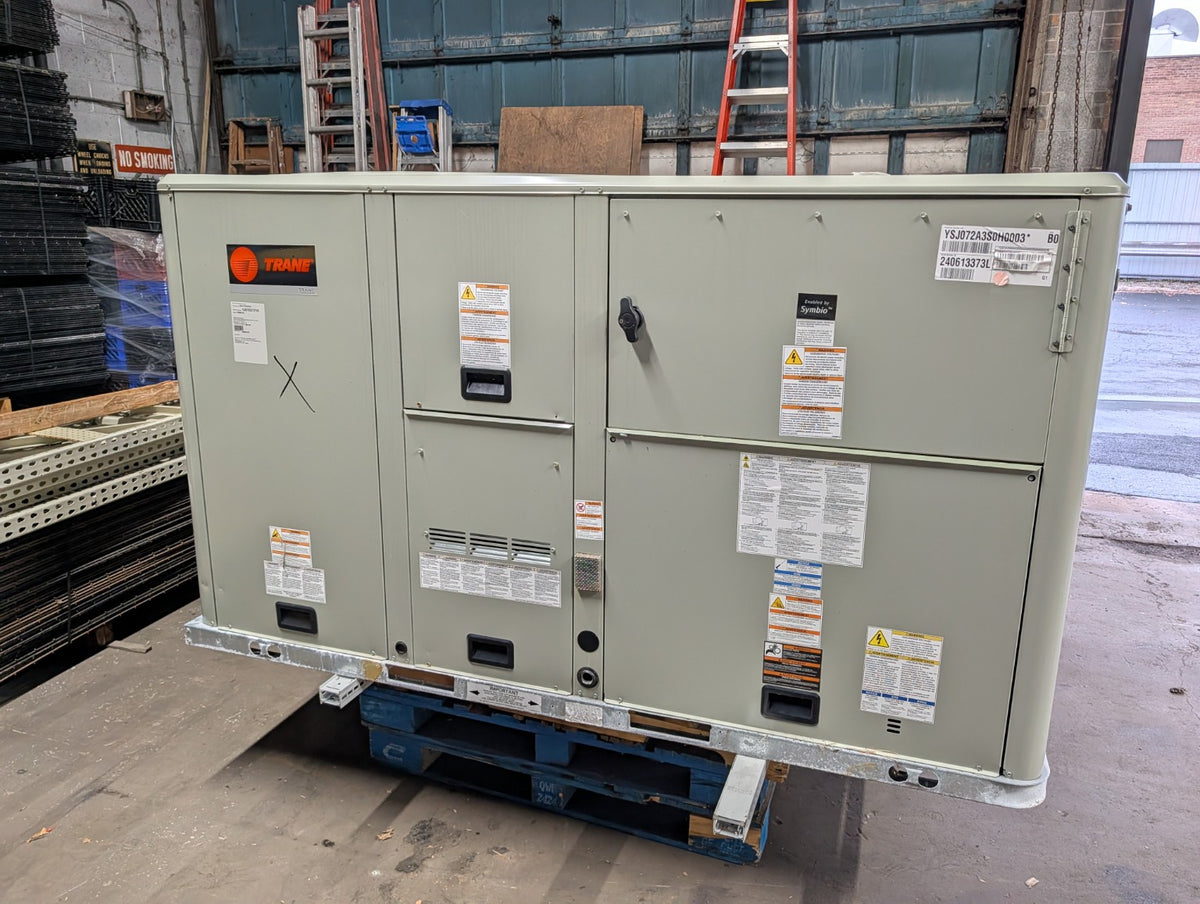 Trane YSJ072A3S0H0003 6 ton commercial rooftop HVAC unit front view