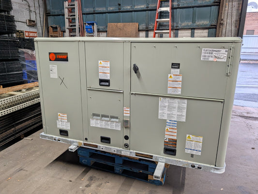 Trane YSJ072A3S0H0003 6 ton commercial rooftop HVAC unit front view